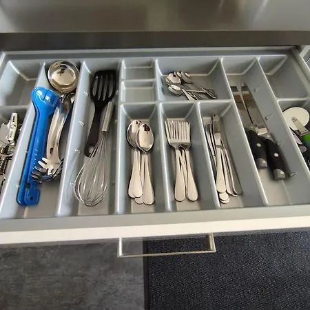 Neu Sanierte 2-zimmer Apartment Solingen